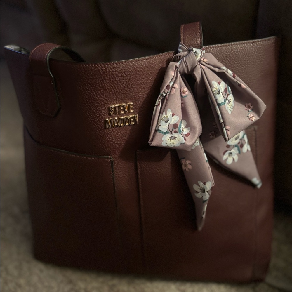 Steve Madden 2-Piece Burgundy Tote with Floral Accent - Picture 2 of 6